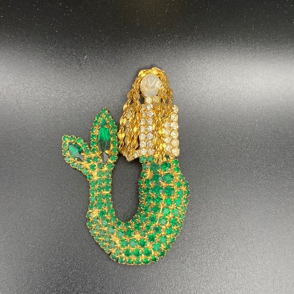 Jewelry - Golden Mermaid Rhinestone Brooch